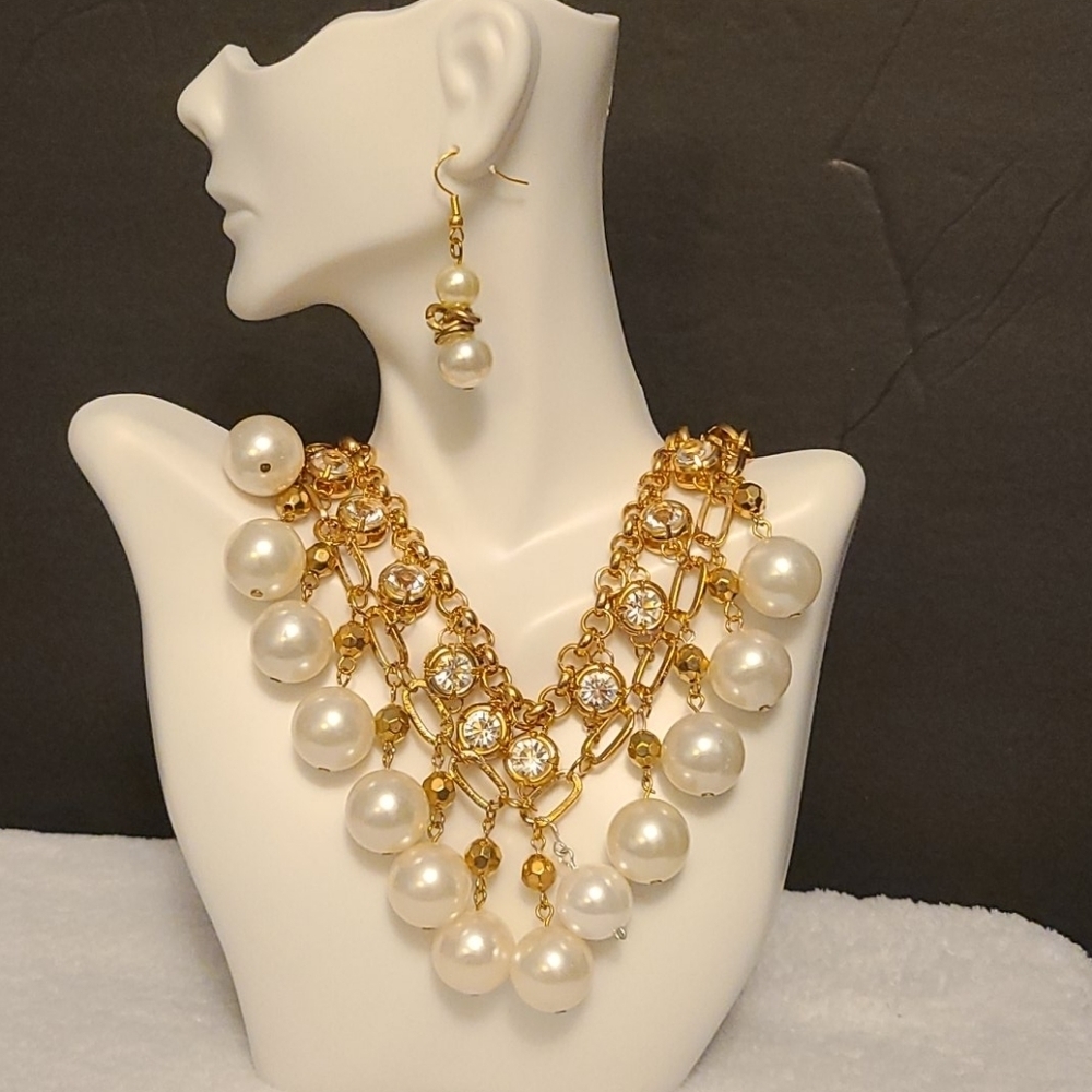 Necklace and earrings set gold tone with faux pearls and stones